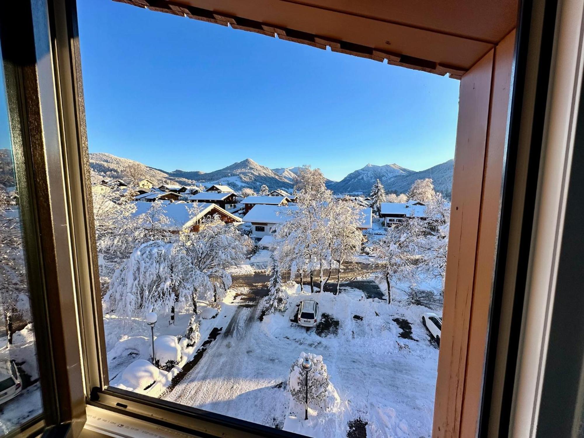 Alpenoase Schliersee - Grosse Suite Mit Sauna Oder Gemuetliche Studio Appartements Ruang foto